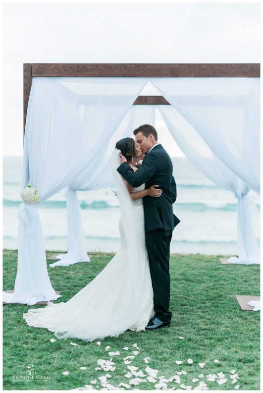 Scripps Seaside Forum Wedding Photo | Beach Elegance | © Kristine Marie Photography www.kristinemariephotography.com (35)