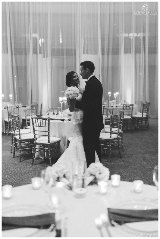 Scripps Seaside Forum Wedding Photo | Beach Elegance | © Kristine Marie Photography www.kristinemariephotography.com (27)