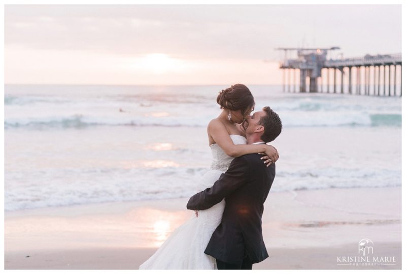Scripps Seaside Forum Wedding Photo | Beach Elegance | © Kristine Marie Photography www.kristinemariephotography.com (14)