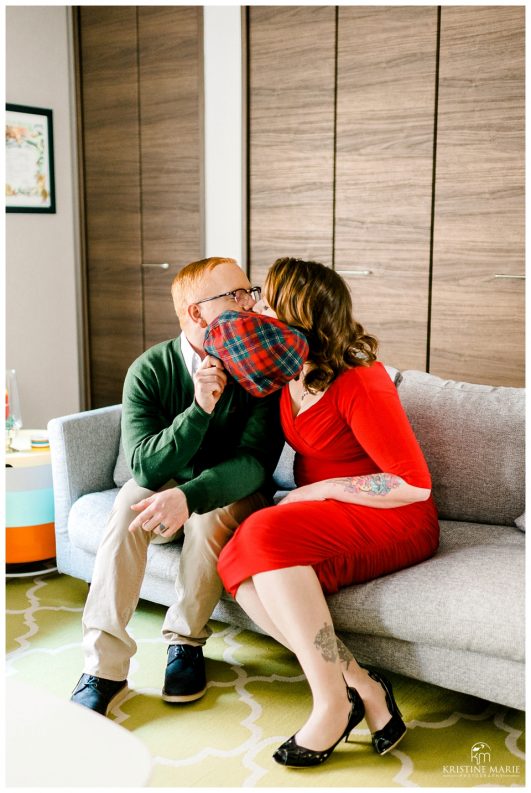 At Home Couple's Christmas Pictures | Yokosuka Family Photographer | © Kristine Marie Photography